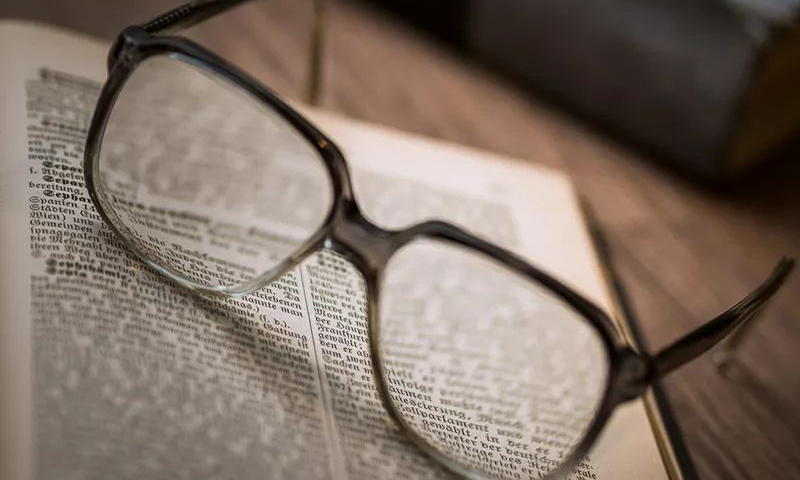 選準(zhǔn)老花鏡品牌，讓老花眼遠(yuǎn)近清晰，少花冤枉錢(qián)