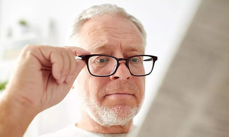 眼鏡店的故事——近視也老花，蒼天放過(guò)誰(shuí)