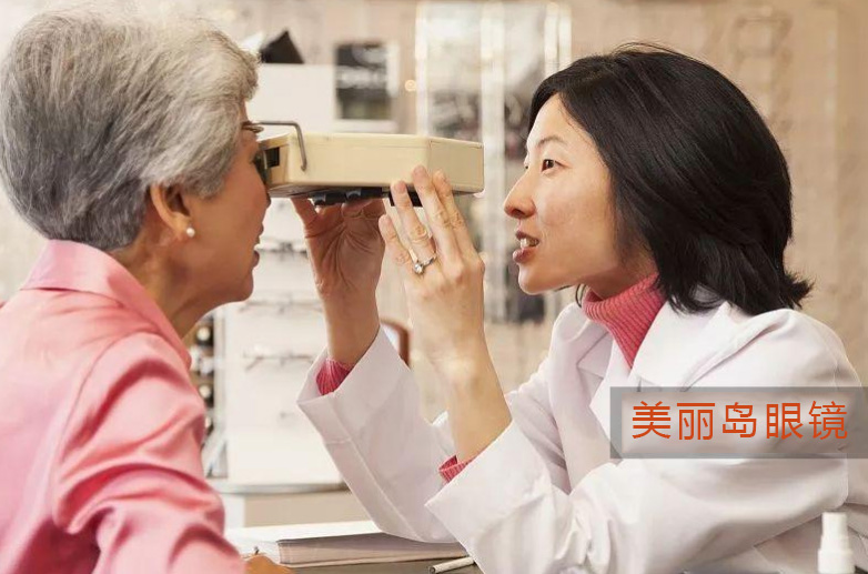 驗光師提醒:老年人老花眼切勿盲目佩戴老花鏡 驗光師提醒:老年人老花眼切勿盲目佩戴老花鏡