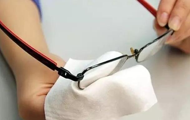 老花鏡防輻射眼鏡的作用、保養(yǎng)，你真的都懂嗎？