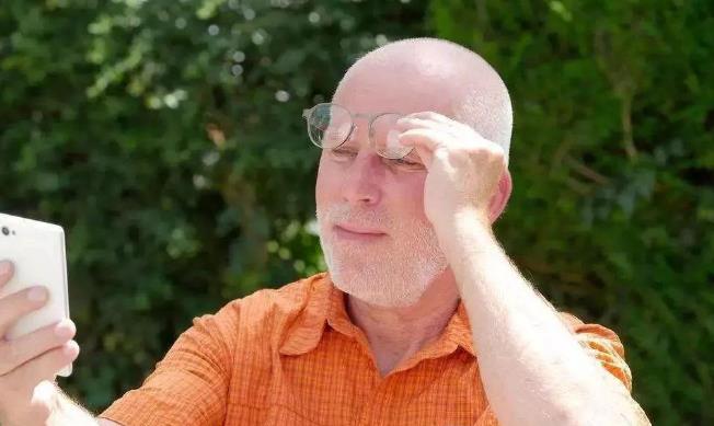 漸進焦點眼鏡是如何誕生的? 漸進焦點眼鏡是如何誕生的?