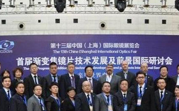 老花鏡技術(shù)革命，漸進多焦鏡才是最佳解決方案