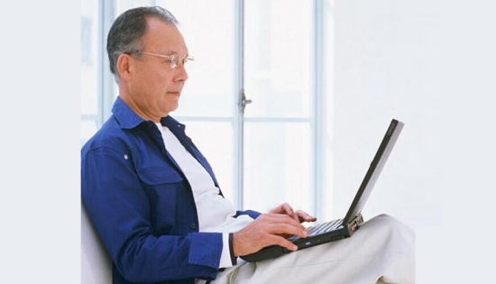 美麗島：扔掉單焦換戴多焦鏡，在國內(nèi)掀起了一場“換戴”革命。