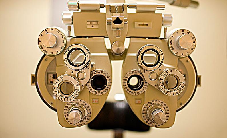 驗(yàn)光儀.jpg 驗(yàn)光儀.jpg