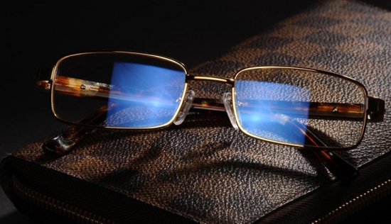 美麗島：一副遠(yuǎn)近清晰的老花鏡，全天配戴都不用摘的漸進(jìn)多焦鏡